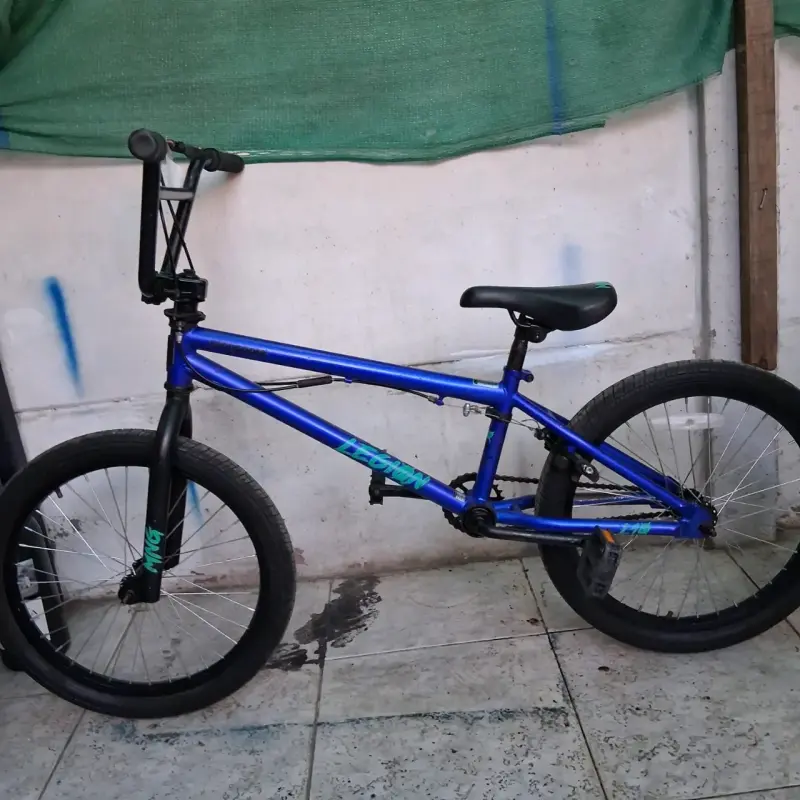 Bicicleta BMX azul Legion aro 24 - 2