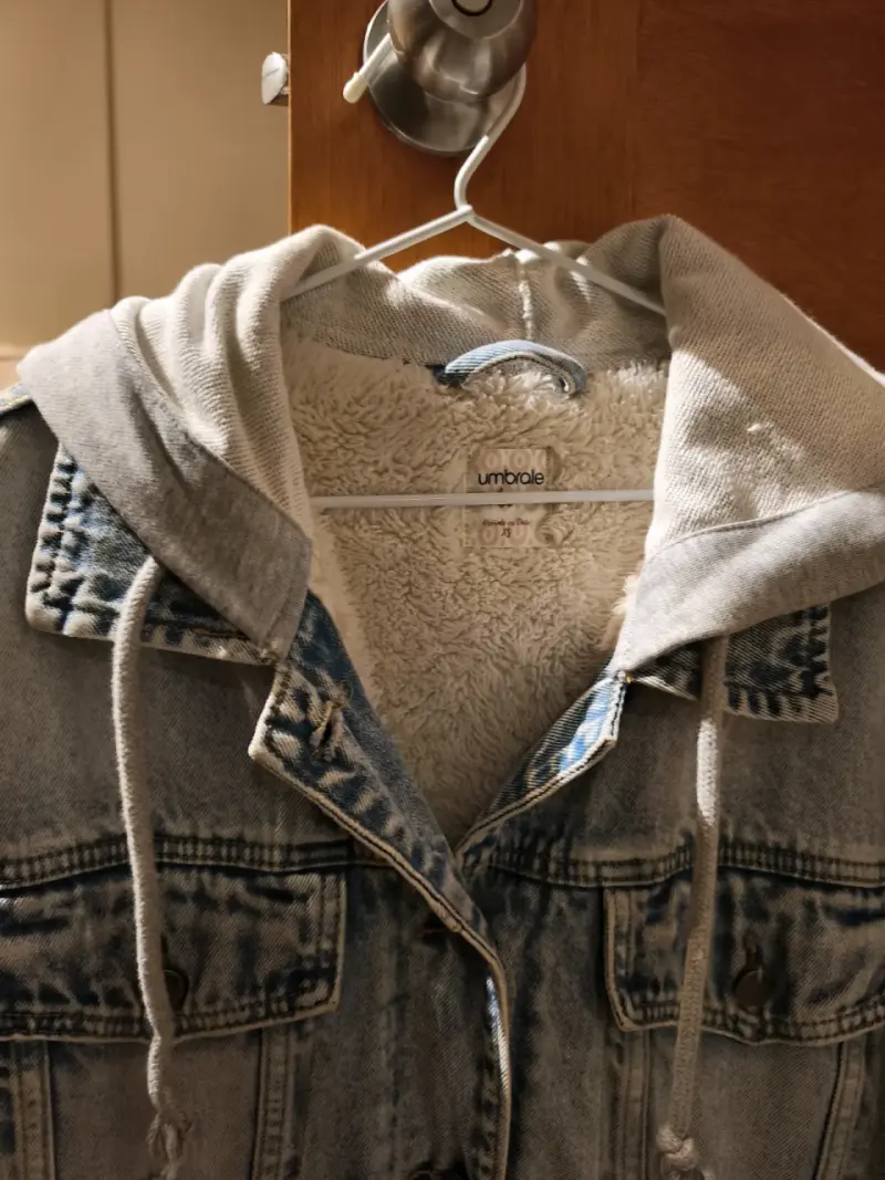 Chaqueta de mezclilla con capucha - 1