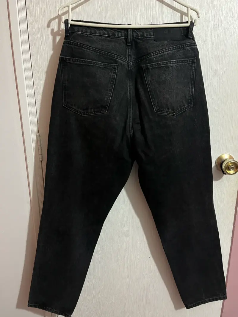 Jeans negros con roturas ZARA - 2