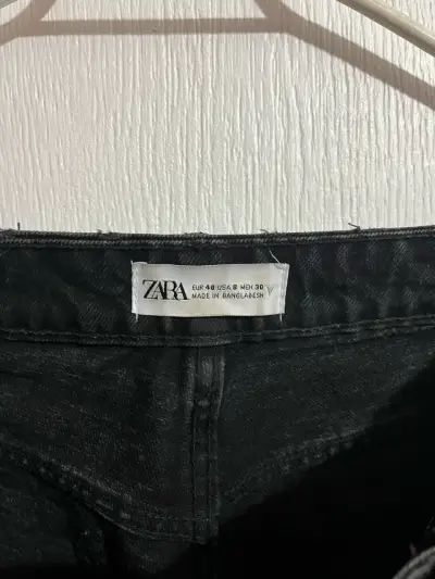 Jeans negros con roturas ZARA - miniatura 3