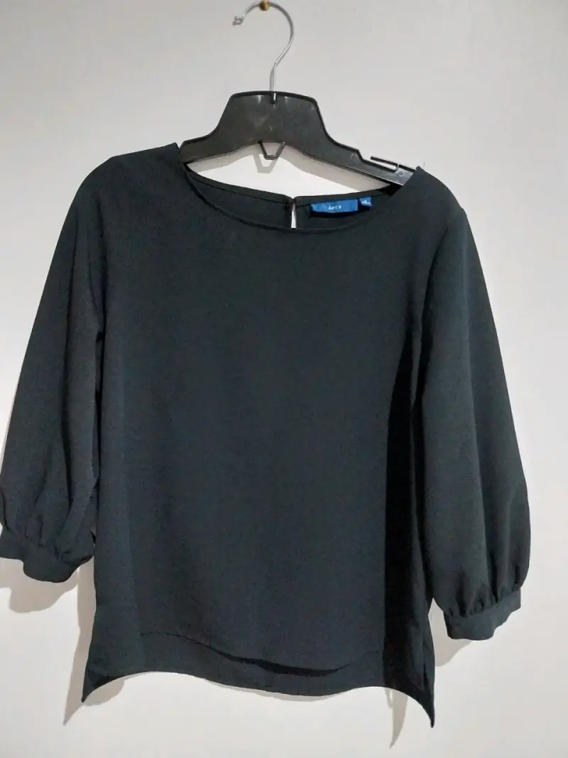 Blusa negra de manga larga - 1