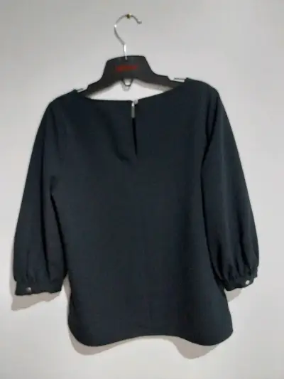 Blusa negra de manga larga - miniatura 3