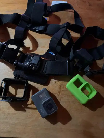 Cámara GoPro con accesorios - miniatura 1