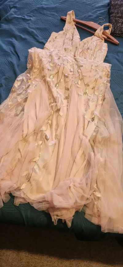 Vestido de fiesta elegante beige - miniatura 2