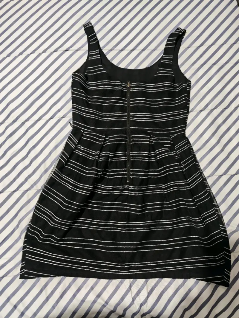 Vestido negro a rayas - 2