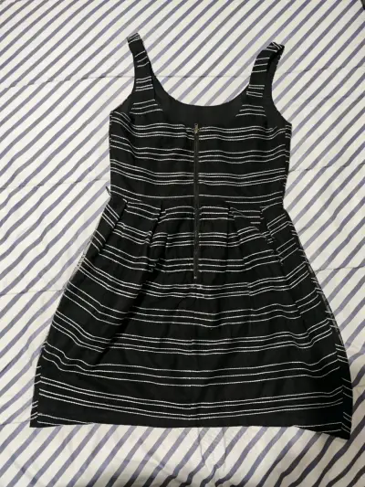 Vestido negro a rayas - miniatura 2