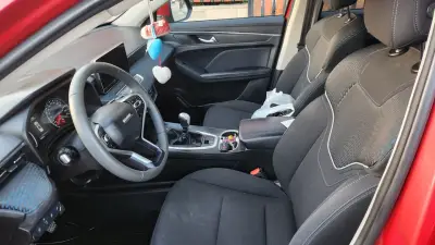 Interior de auto en buen estado - miniatura 1