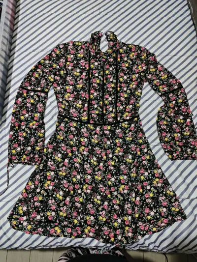 Vestido floral colorido - miniatura 1