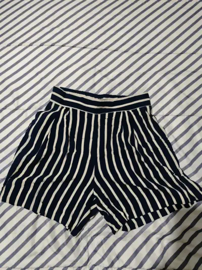 Shorts rayados blanco y azul - miniatura 1