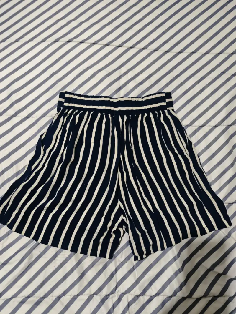 Shorts rayados blanco y azul - 2