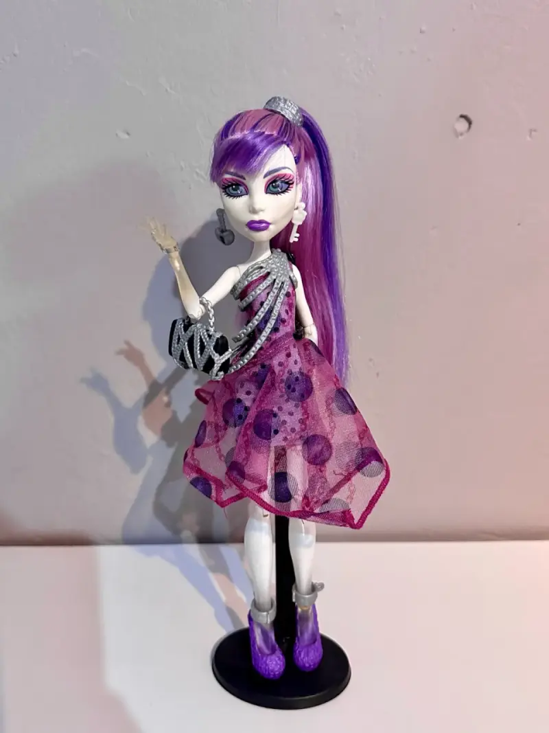 Monster High Dot Dead Gorgeous Spectra Muñeca - 1
