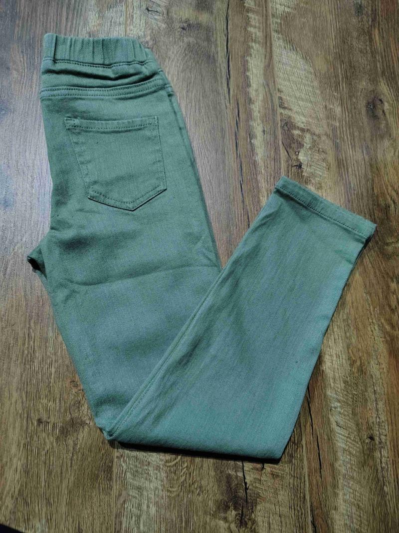 Pantalones de niña verdes. - 1