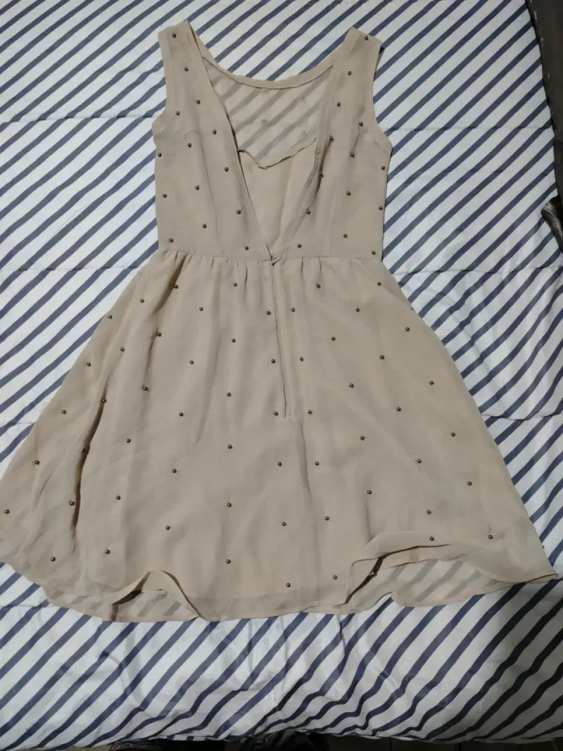 Vestido beige con adornos - 2