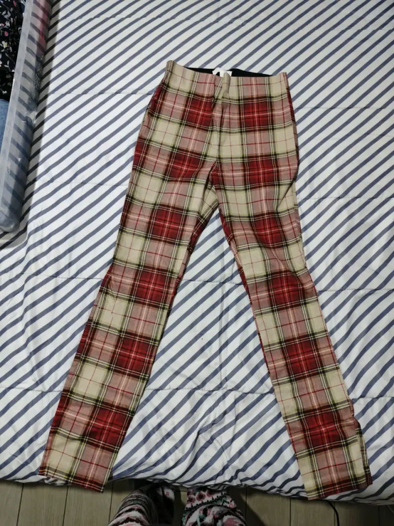 Pantalones de cuadros rojos y beige - 1