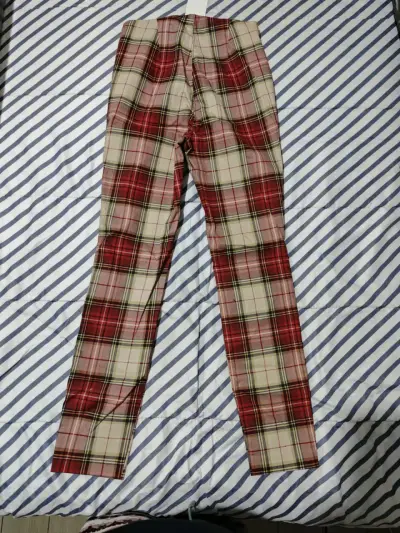 Pantalones de cuadros rojos y beige - miniatura 2