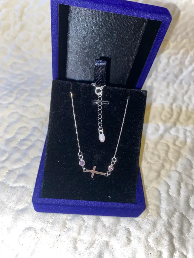 Collar de plata con cruz y piedras de mujer
