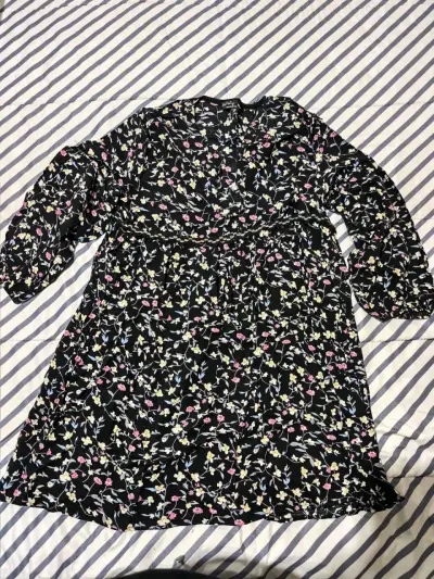 Vestido negro floreado - miniatura 1