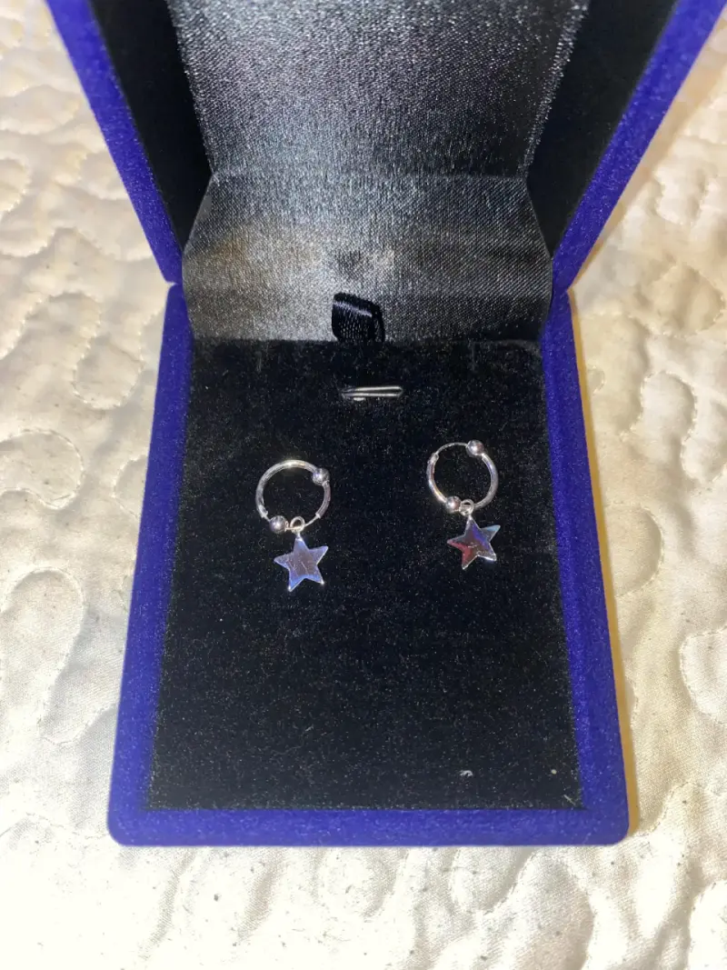 Aros de plata con estrellas