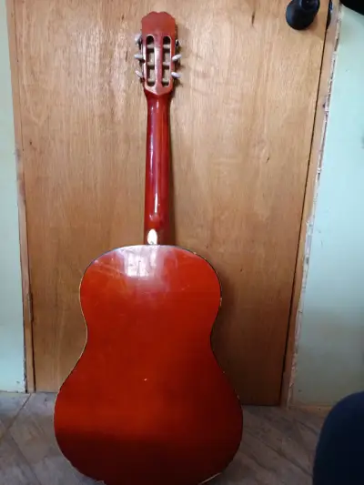 Guitarra clásica acústica - miniatura 1