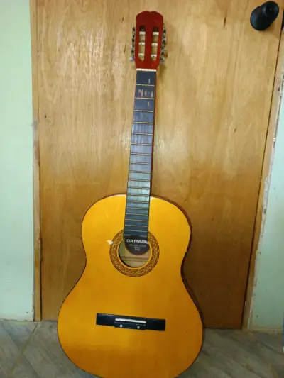 Guitarra clásica acústica - miniatura 2
