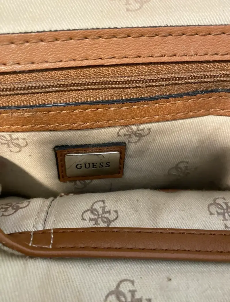 Cartera Guess marrón tejida - 3
