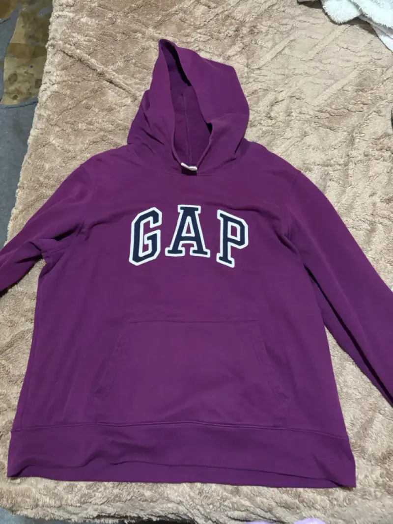 Polerón morado GAP con capucha - 1
