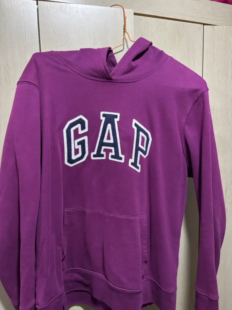 Polerón morado GAP con capucha - 4