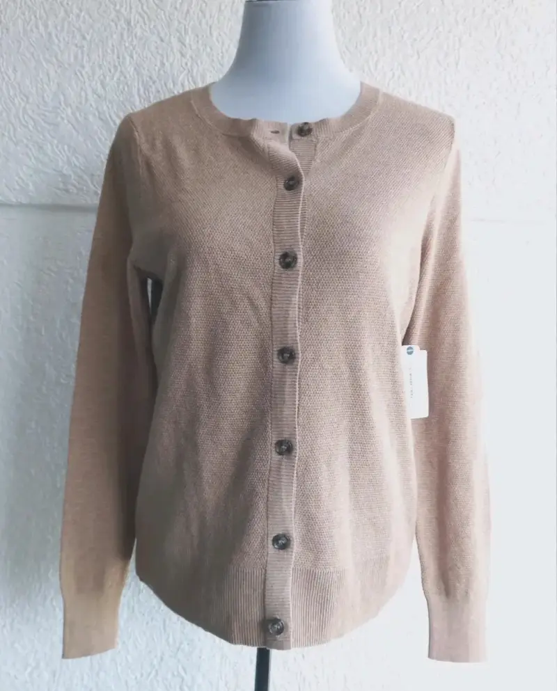 Cardigan beige con botones - 1