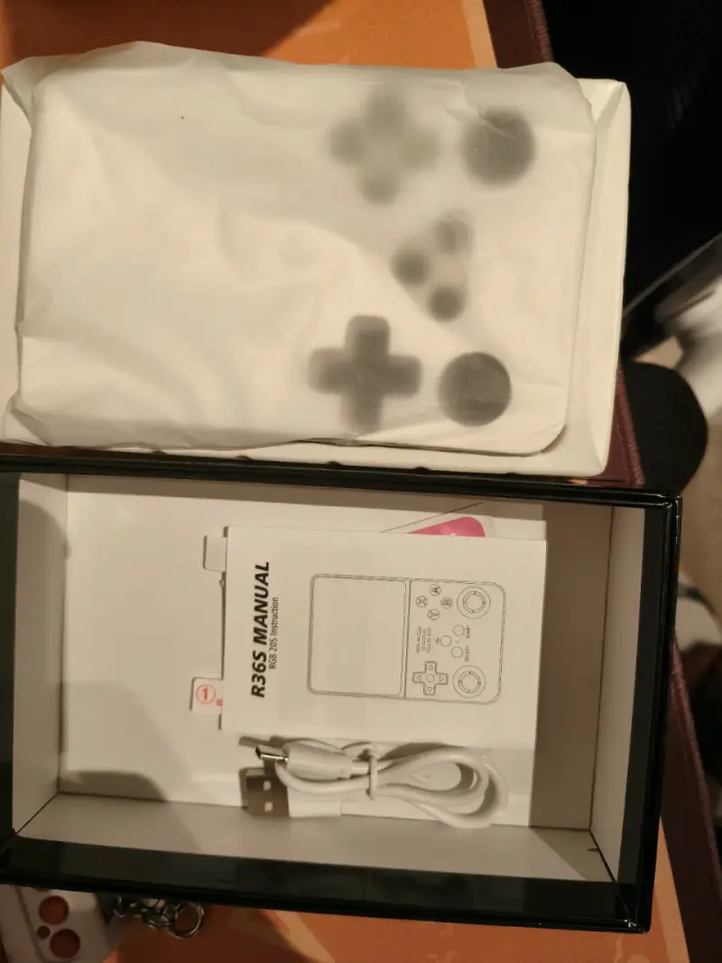 Consola de juegos portátil R36S - 2