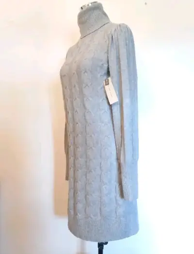Vestido de punto gris con cuello alto - miniatura 2