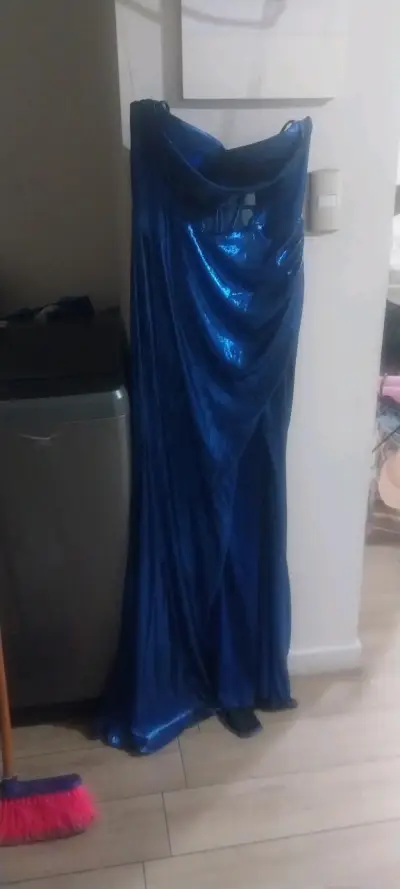 Vestido largo azul brillante - miniatura 1
