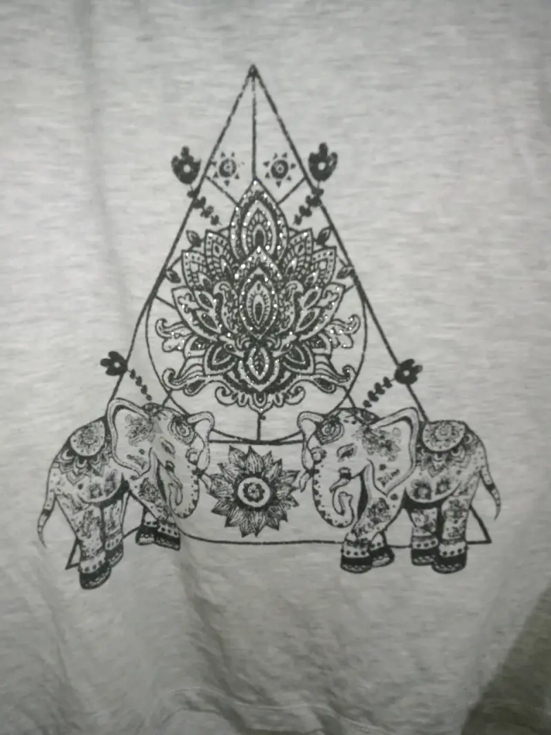 Polera gris estampada elefantes - 3