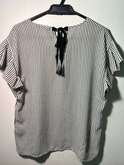 Blusa rayada blanco y negro - miniatura 1