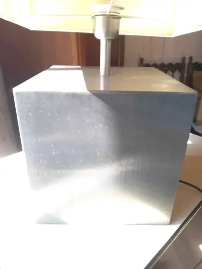 Lámpara de mesa moderna - miniatura 3