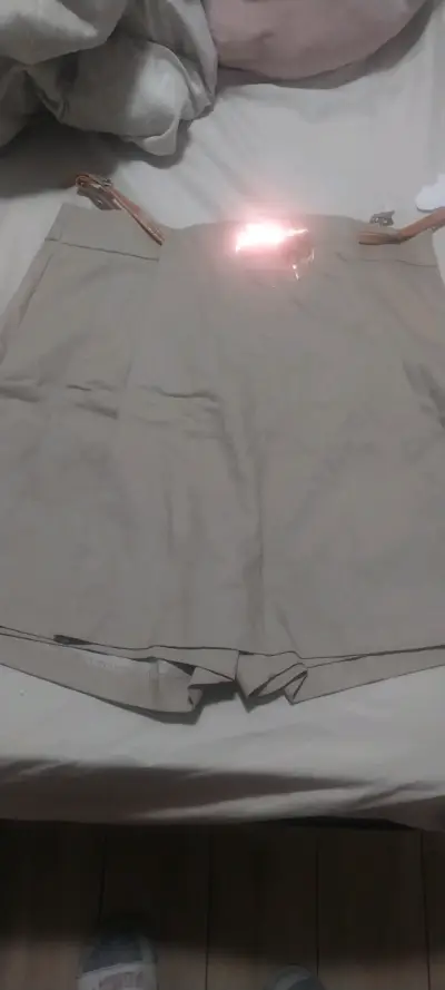 Falda Shorts beige de mujer - miniatura 1