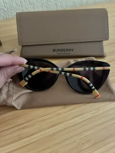 Gafas de sol Burberry negras - miniatura 3