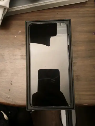 Smartphone S21 en caja original - miniatura 1