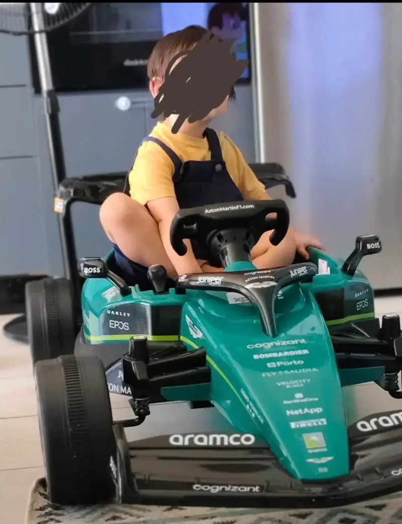 Auto infantil Aston Martin - 1