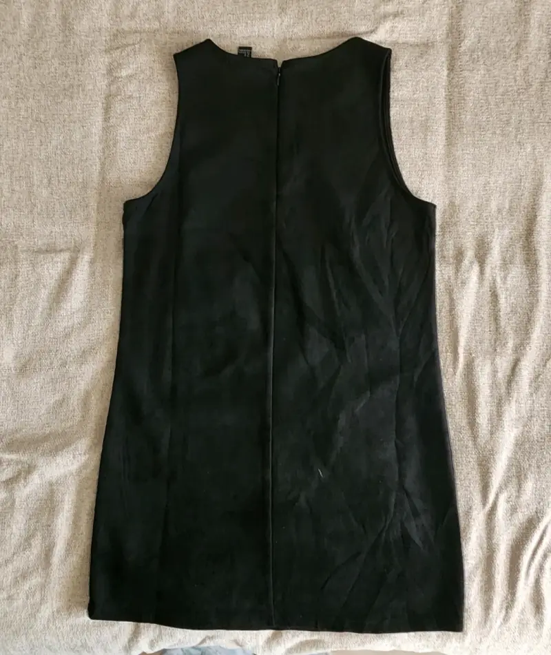 Vestido negro sin mangas - 1