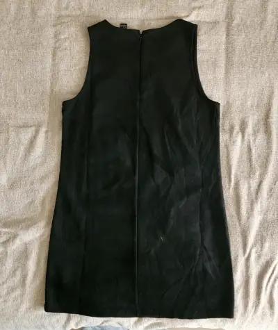 Vestido negro sin mangas - miniatura 1