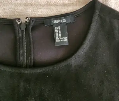 Vestido negro sin mangas - miniatura 3