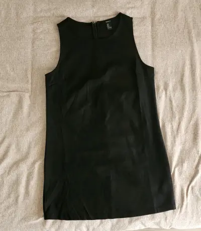 Vestido negro sin mangas - miniatura 4