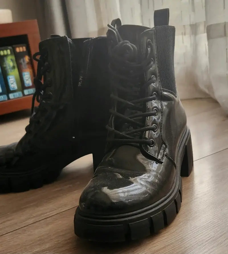 Botas negras de charol - 4