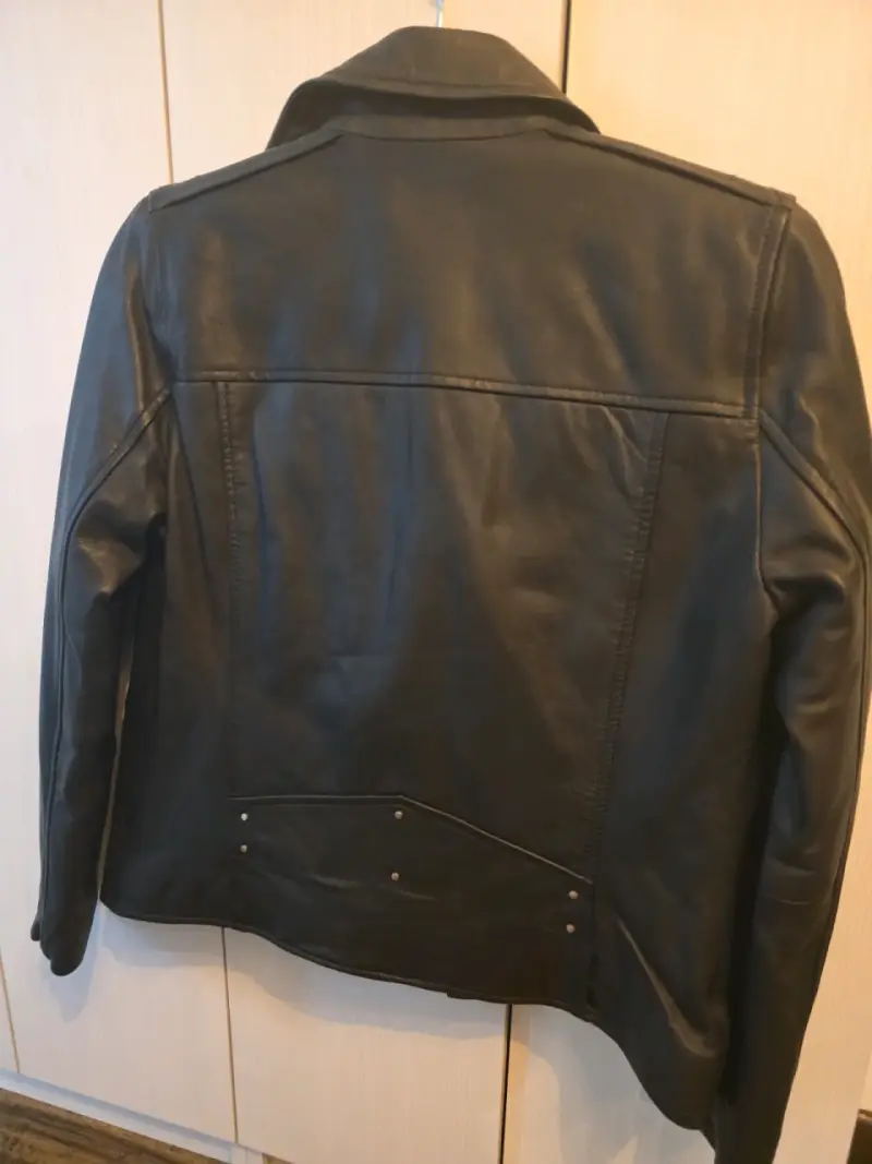 Chaqueta de cuero negra - 4