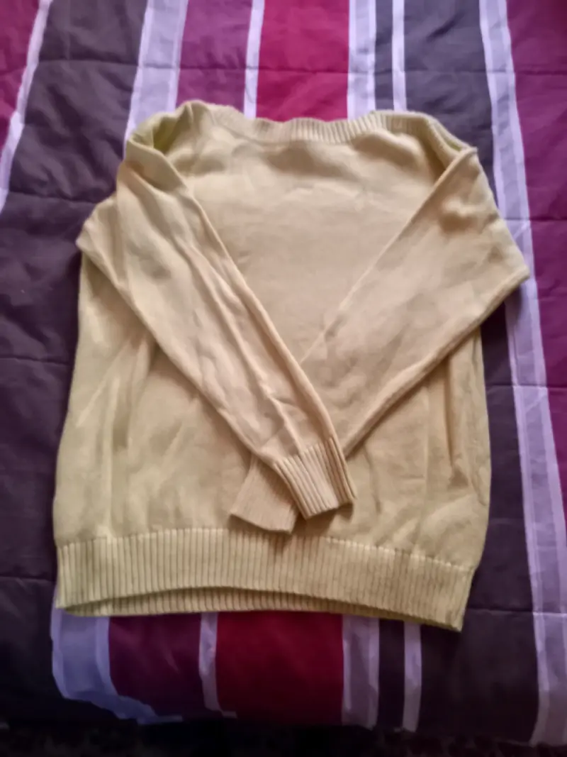 Sweater amarillo para mujer - 1