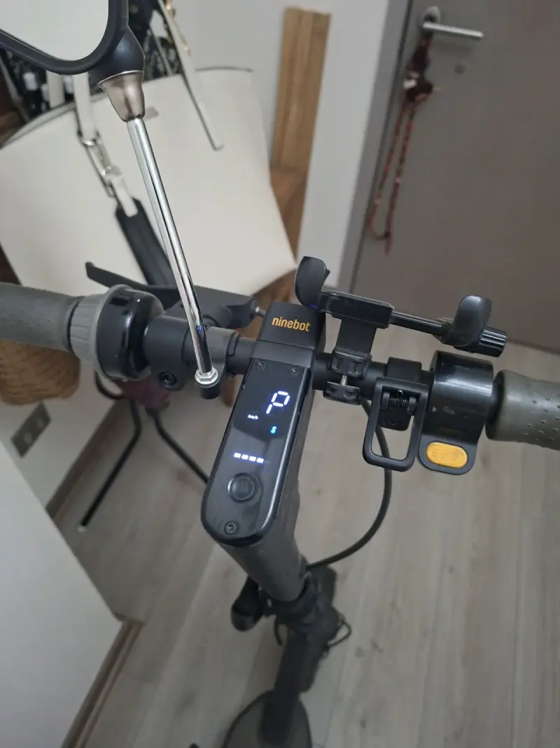 Scooter eléctrico negro usado - 3