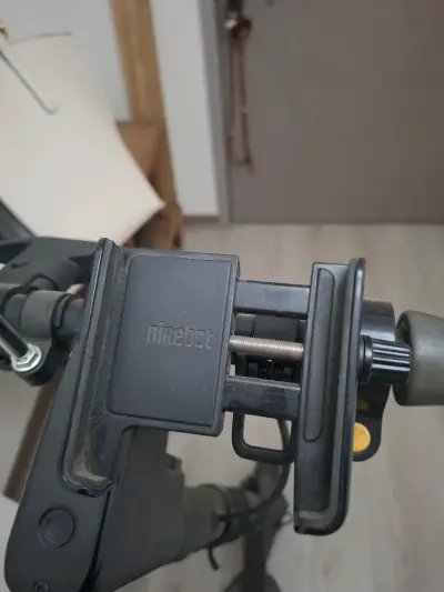 Scooter eléctrico negro usado - miniatura 4