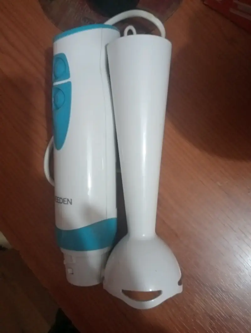 Batidora de mano blanca