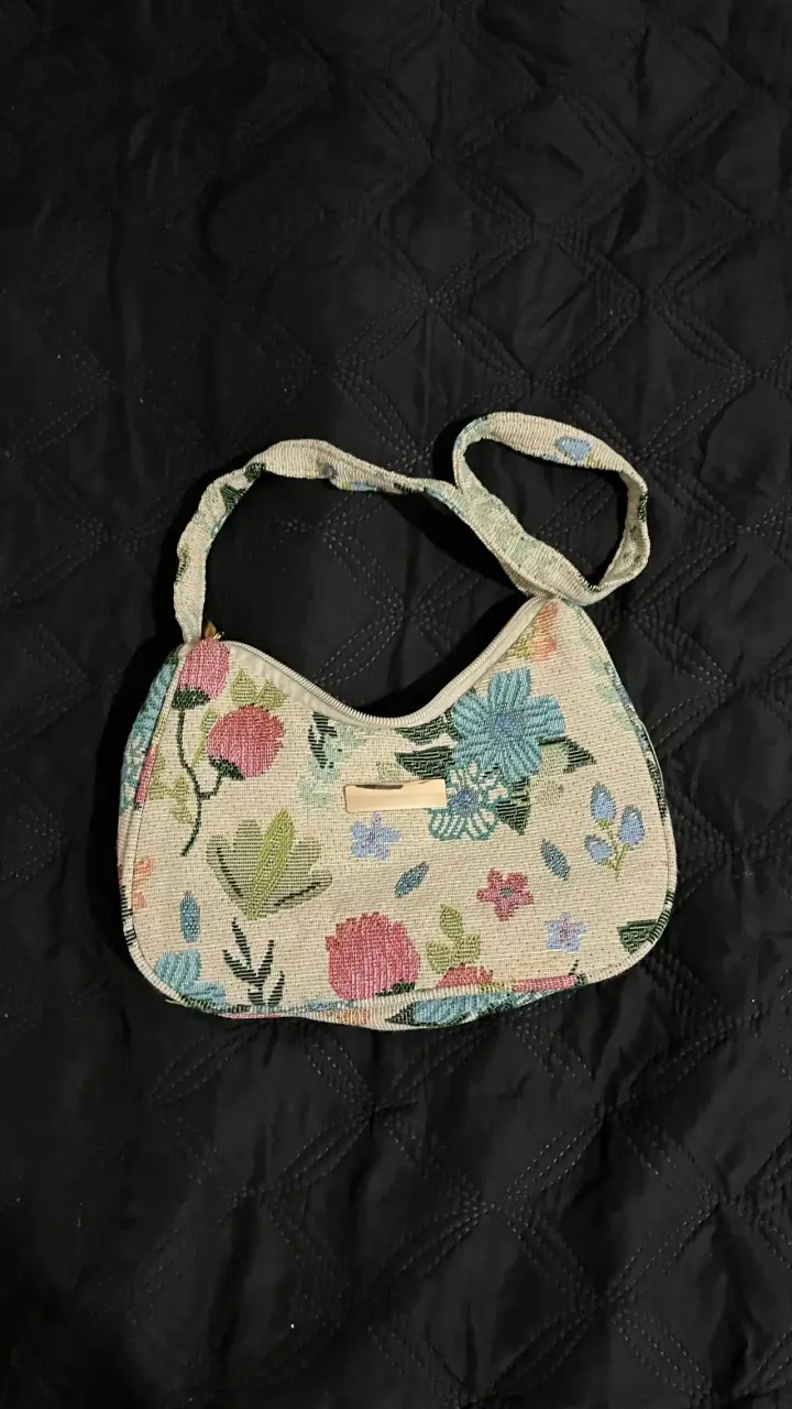 Cartera floreada