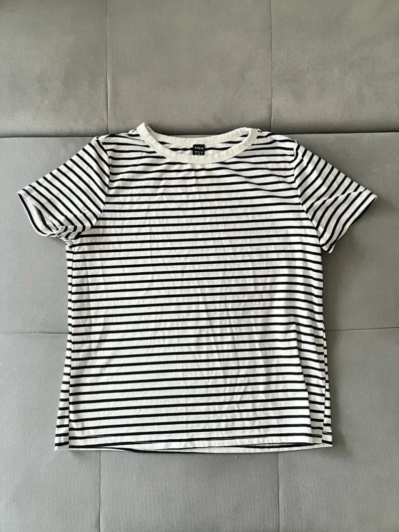 Polera rayada blanco y negro